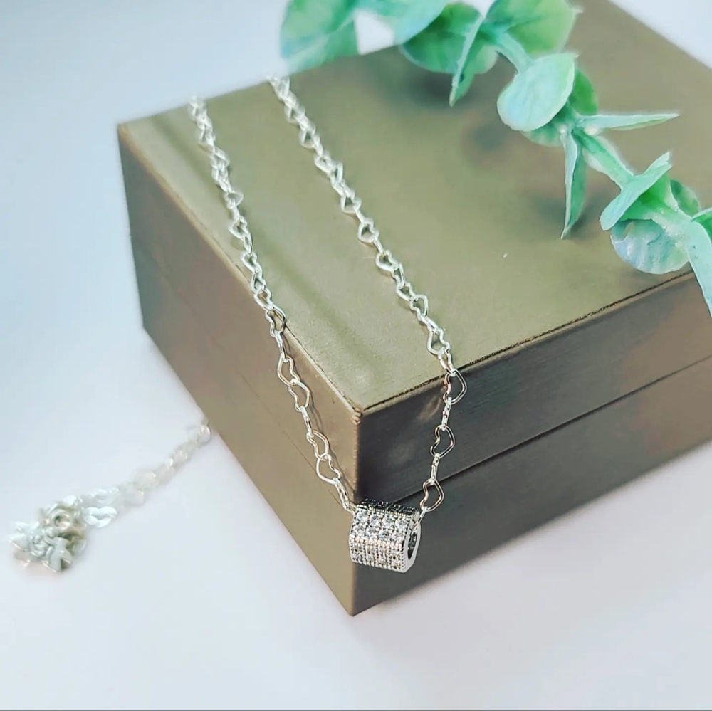 Zirconia pendant
